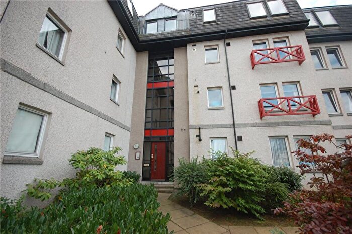 2 Bedroom Flat To Rent In Gairn Mews, City Centre, Aberdeen, AB10