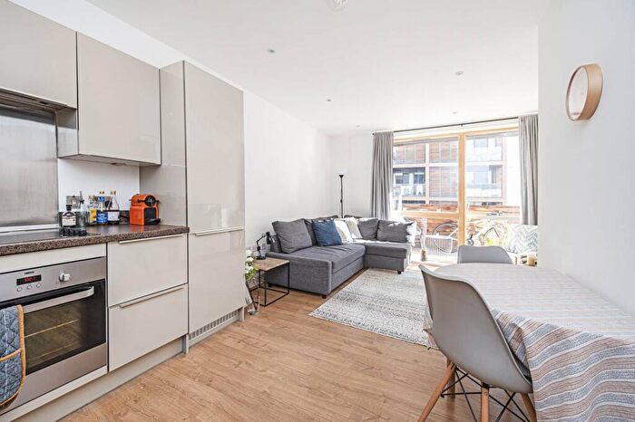 1 Bedroom Flat To Rent In Violet Road, , Bow, London, E3