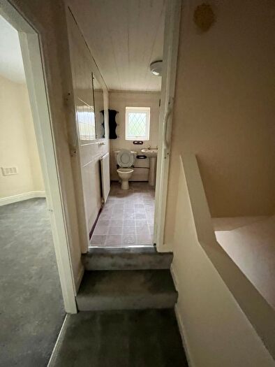 2 Bedroom End Of Terrace House To Rent In Park Lane, Royton, Oldham, OL2