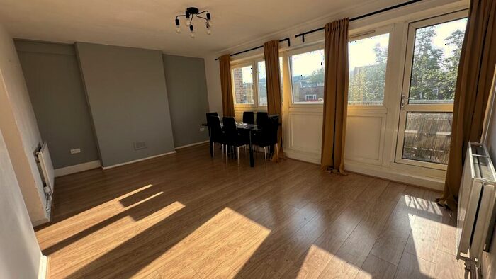 4 Bedroom Flat To Rent In Ritson House, Caledonian Road, N1