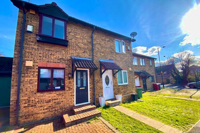 2 Bedroom Property To Rent In Charlton Close, Cippenham, Slough SL1