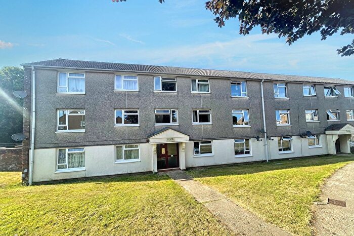2 Bedroom Flat For Sale In Henson Park, Chard, TA20