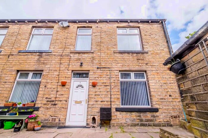 3 Bedroom Terraced House To Rent In Victoria Road, Meltham, HD9