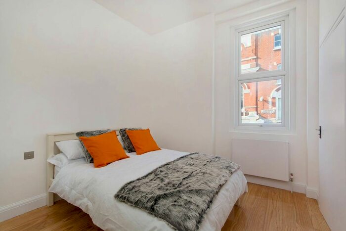 1 Bedroom Flat To Rent In Lavender Hill, Clapham Junction, London, SW11