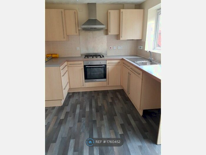 3 Bedroom Semi-Detached House To Rent In Oakshaw Close, Manchester, M9