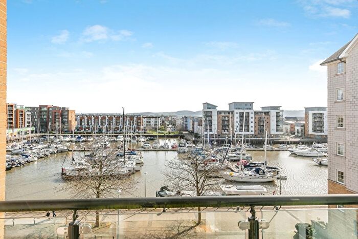 2 Bedroom Flat For Sale In Lockside, Bristol, Avon, BS20