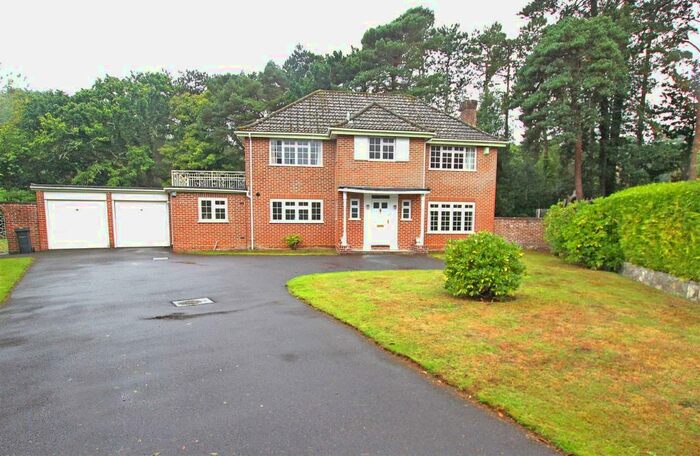 4 Bedroom Detached House To Rent In Wychwood Close, Bournemouth, BH2