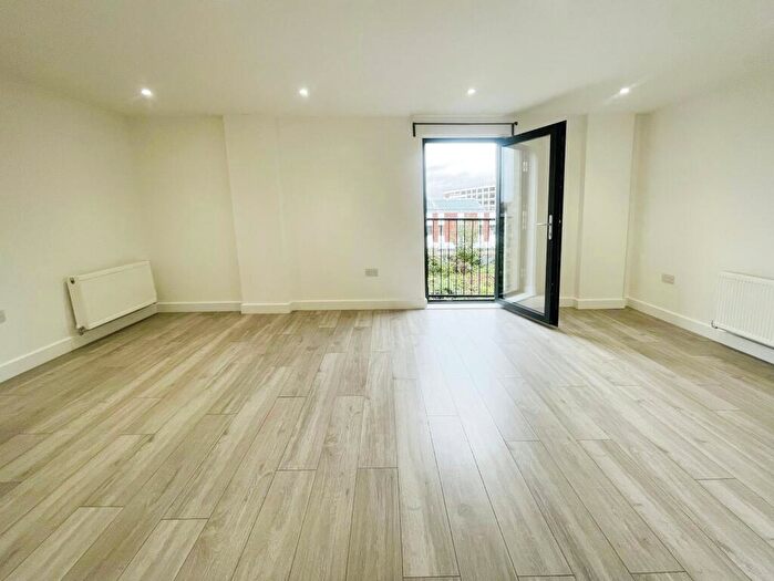 1 Bedroom Flat To Rent In Pullman Square, Grays, RM17