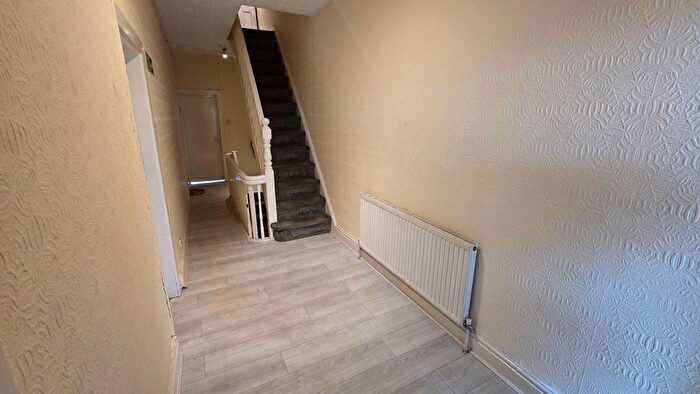 2 Bedroom Flat To Rent In Belgrave Avenue, Manchester, M14