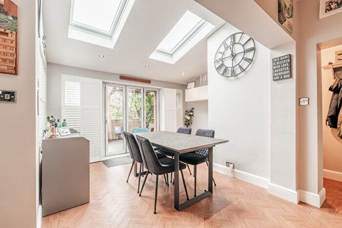 4 Bedroom Detached House For Sale In Izane Road, Bexleyheath, Kent, DA6