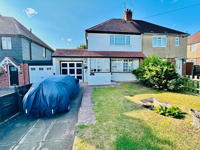 3 Bedroom Semi-Detached House For Sale In Marsh Grove, Swindon, Dudley, DY3