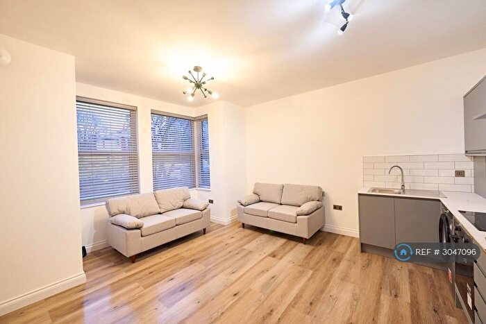 1 Bedroom Flat To Rent In Broomfield Crescent, Leeds, LS6