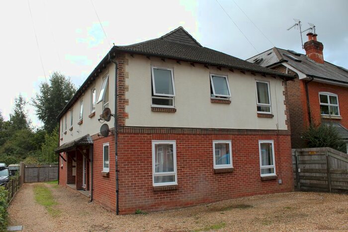 2 Bedroom Flat To Rent In Peperharow Road, Godalming, GU7