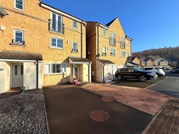 4 Bedroom Town House For Sale In Hanby Close, Fenay Bridge, HD8