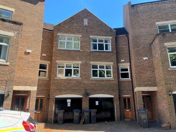 3 Bedroom Property To Rent In Caversham Place, Sutton Coldfield, Birmingham, B73