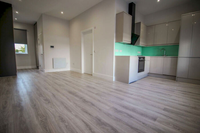 Flat To Rent In Kilburn High Road, NW6