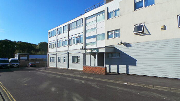 2 Bedroom Flat To Rent In Delme Court, Maytree Road, Fareham, Hampshire, PO16