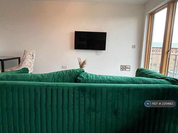 2 Bedroom Flat To Rent In Britton House, Manchester, M4