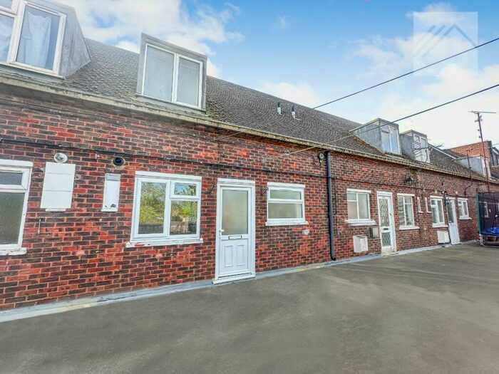 2 Bedroom Flat To Rent In High Street, Rayleigh, SS6