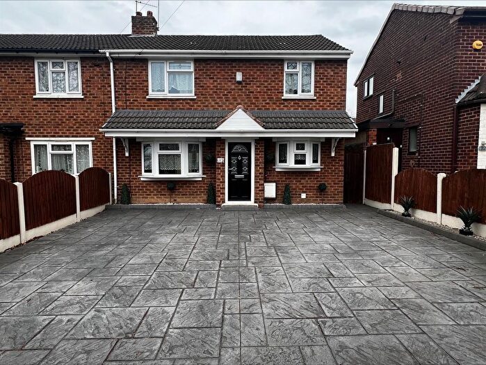 3 Bedroom Semi-Detached House To Rent In Lime Tree Road, Walsall, WS5