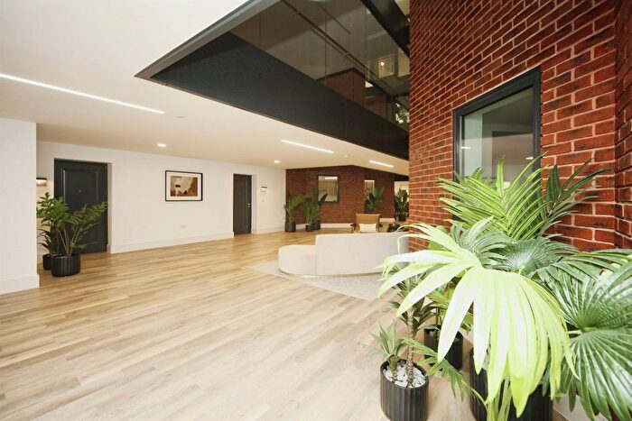 3 Bedroom Flat For Sale In Alfred Place, Blossomfield Road, Solihull, B91