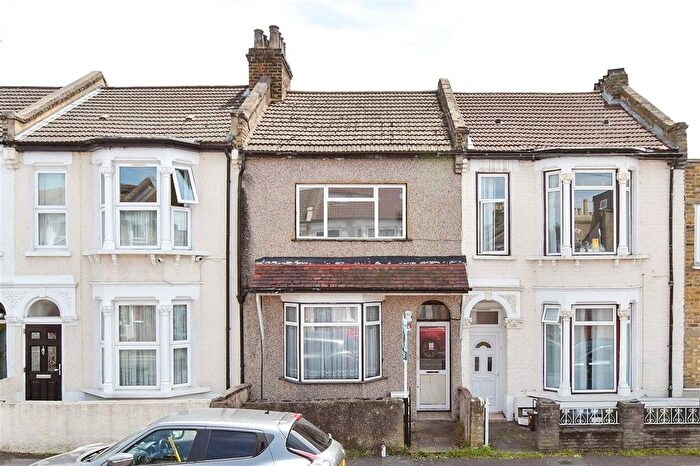 3 Bedroom Terraced House For Sale In Glenthorne Road, Walthamstow, E17