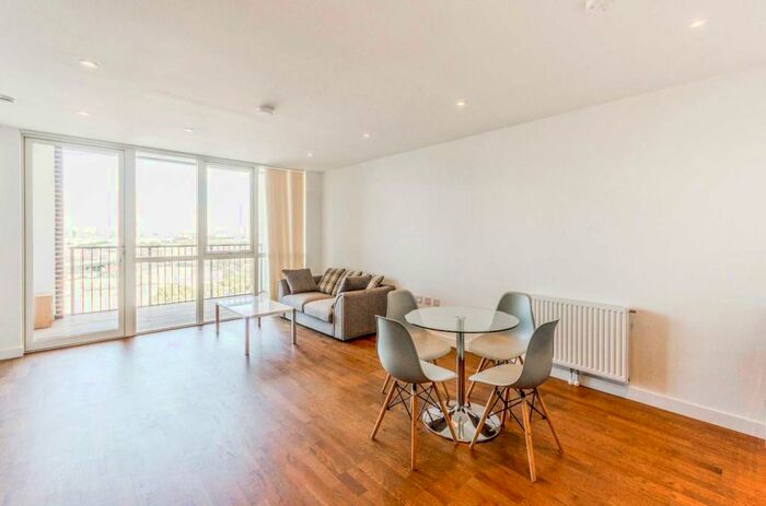 2 Bedroom Flat To Rent In Discovery Tower, Canning Town, London, E16