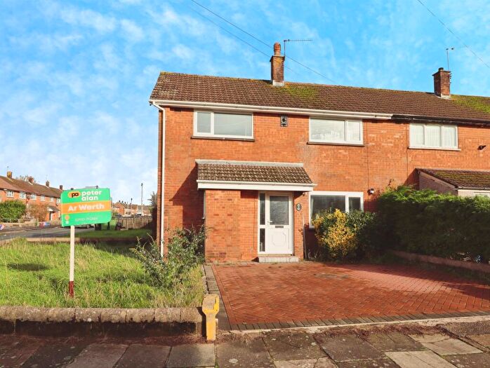 3 Bedroom End Of Terrace House For Sale In Blackmoor Place, Llanrumney, Cardiff, CF3
