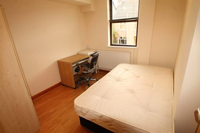 3 Bedroom Flat To Rent In Mundy Place, Cathays, CF24