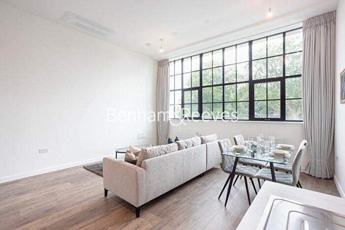 1 Bedroom Flat To Rent In Carnation Gardens, Hayes, UB3