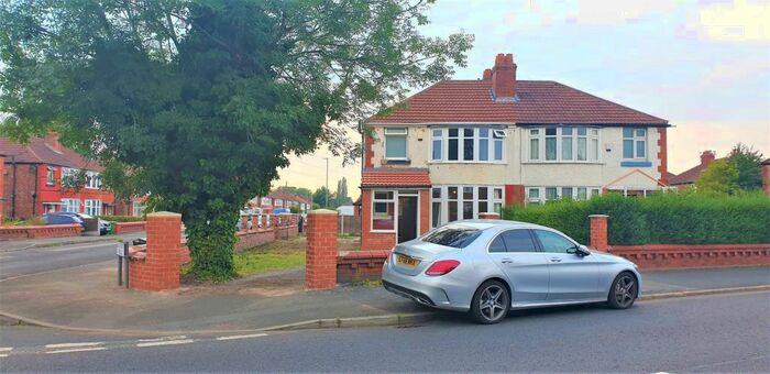 4 Bedroom Semi-Detached House To Rent In Yew Tree Road, M14