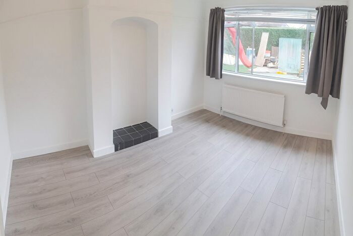 2 Bedroom Maisonette To Rent In Bedford Close, London, N10