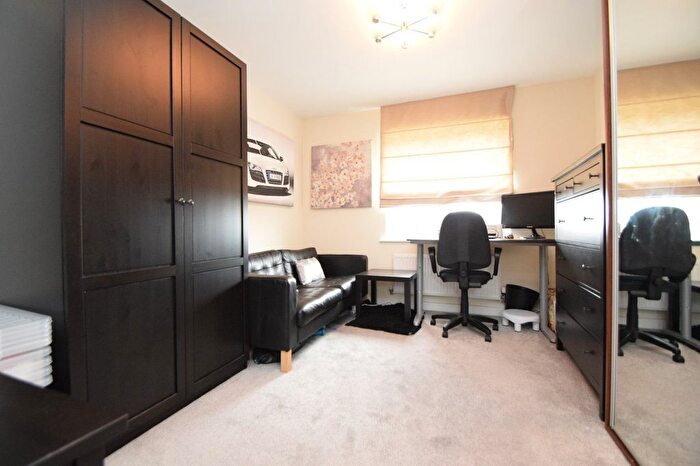 2 Bedroom Flat For Sale In Pilots View, Chatham, ME4