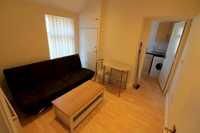 2 Bedroom Flat To Rent In Keppoch Street - Cardiff, CF24
