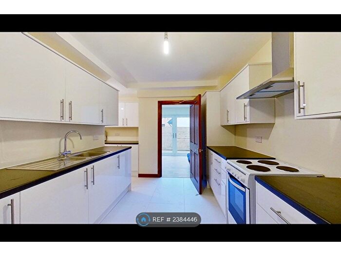 6 Bedroom Terraced House To Rent In The Bittoms, Central Kingston, KT1