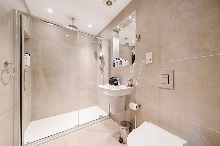 2 Bedroom Apartment For Sale In The Broadway, Stanmore, HA7