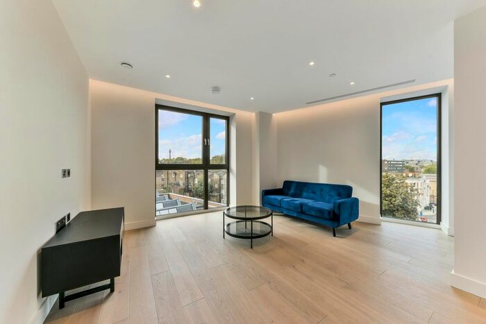 2 Bedroom Flat To Rent In Manuscript Court, Paragon Square, London, WC1X