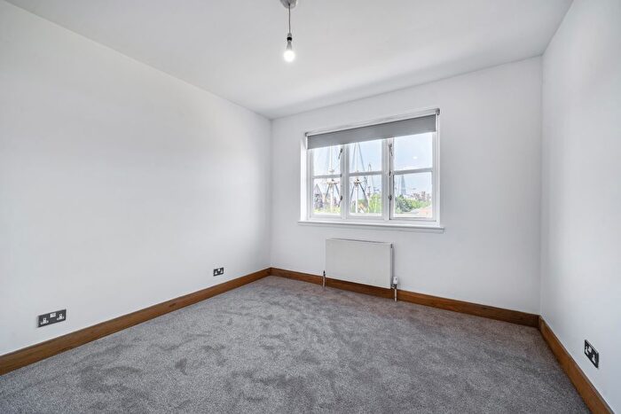 2 Bedroom Flat To Rent In Kingsley Mews, London, E1W