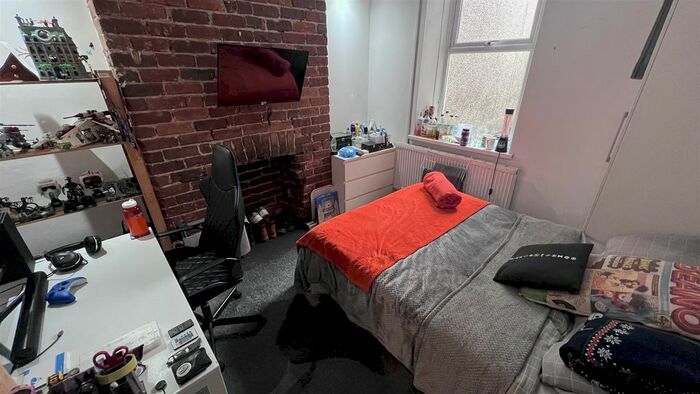 5 Bedroom Property To Rent In Victoria Terrace, Uplands, Swansea, SA1