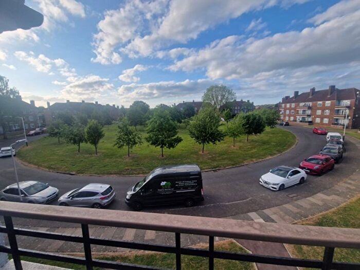 1 Bedroom Flat To Rent In Lampeter House, Romford, RM3