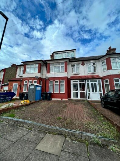 6 Bedroom Terraced House To Rent In Farm Road, London, N21