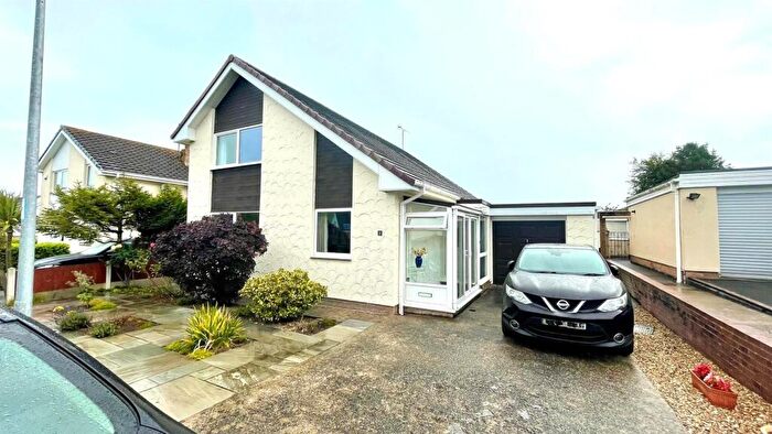 3 Bedroom Detached House For Sale In Hill View Road, Llanrhos, Llandudno, LL30
