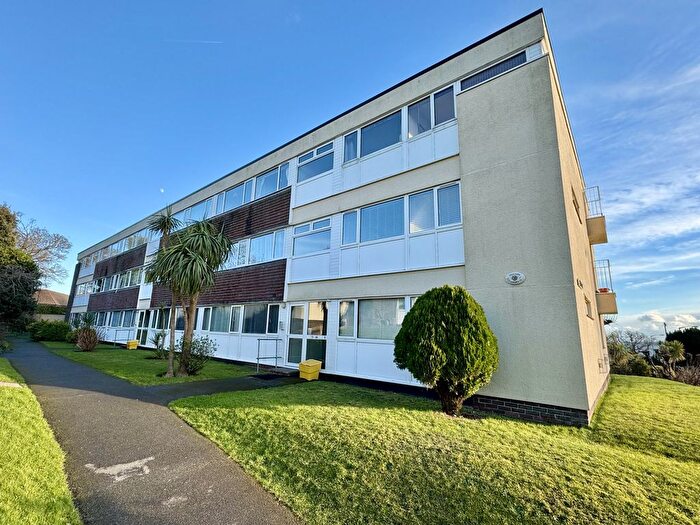 2 Bedroom Flat To Rent In Barton Road, Torquay, TQ1
