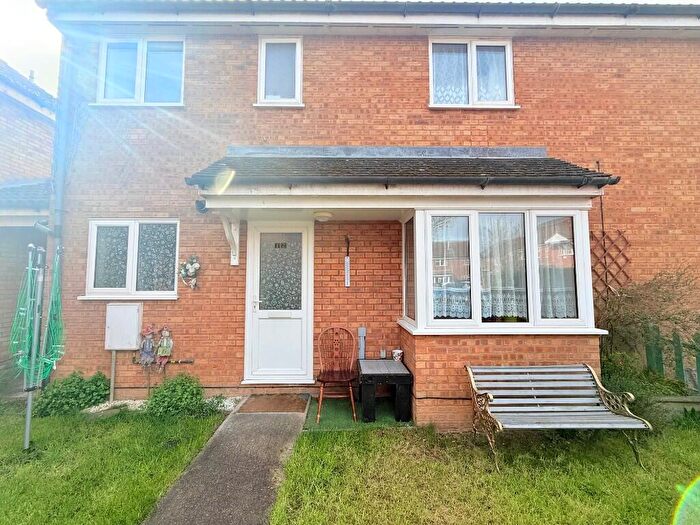 2 Bedroom Cluster House To Rent In Buttermere Path, Biggleswade, Bedfordshire, SG18