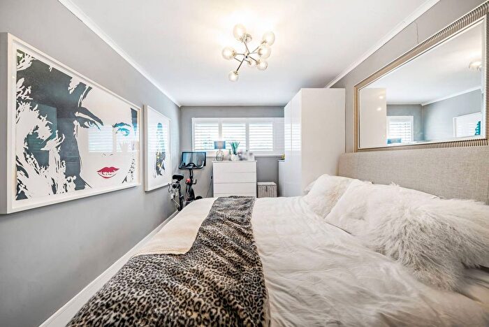 1 Bedroom Flat To Rent In Chelsea Bridge Wharf, Battersea, Battersea Park, London, SW11