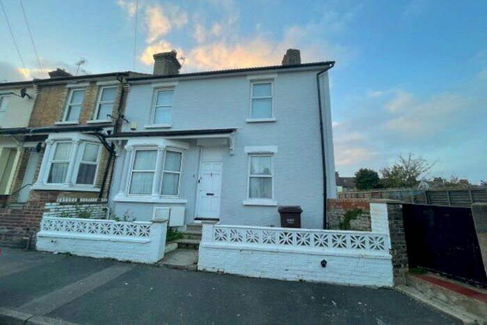 3 Bedroom Property To Rent In Louisville Avenue, Gillingham, ME7