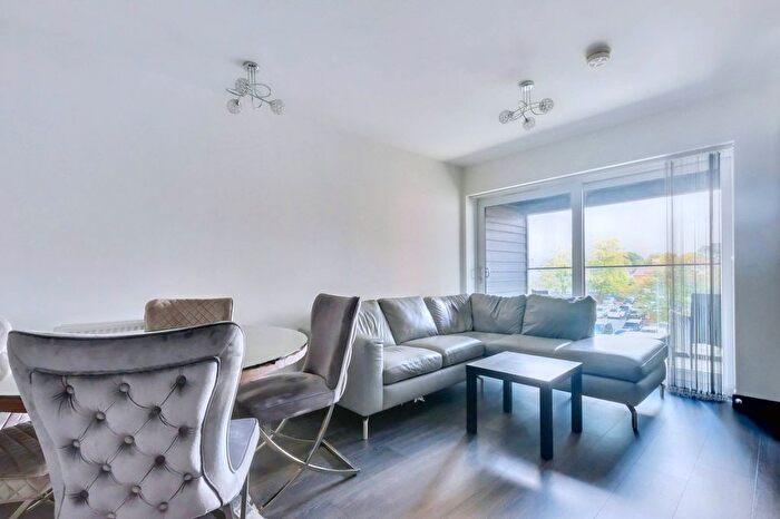2 Bedroom Flat For Sale In The Causeway, Great Baddow, Chelmsford, CM2