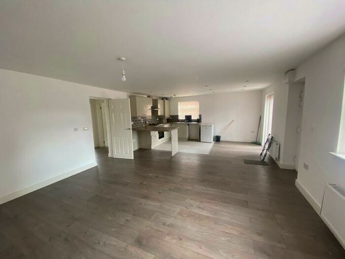 3 Bedroom Flat To Rent In Laburnum Parade, Maltby, Rotherham, S66