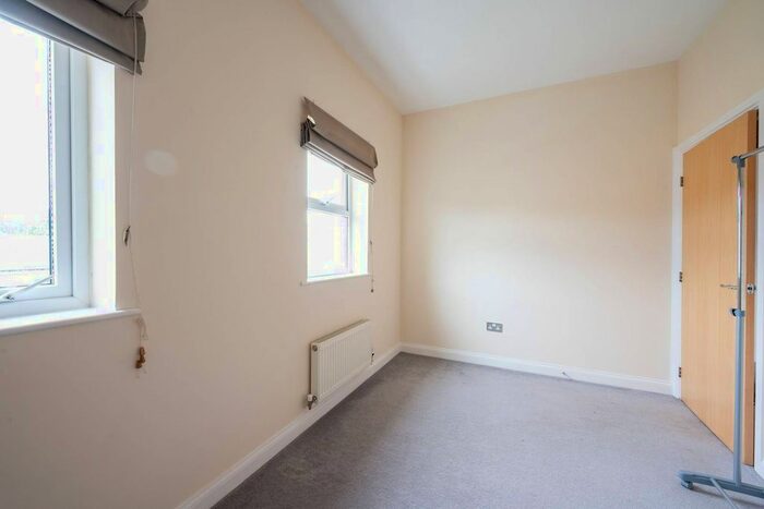 2 Bedroom Flat To Rent In White Lodge Close, Isleworth, TW7