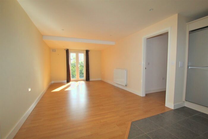 2 Bedroom Flat To Rent In Grantley Gardens, Mannamead, Plymouth, PL3